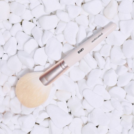 MOTIVATED- pensula pudra mare 